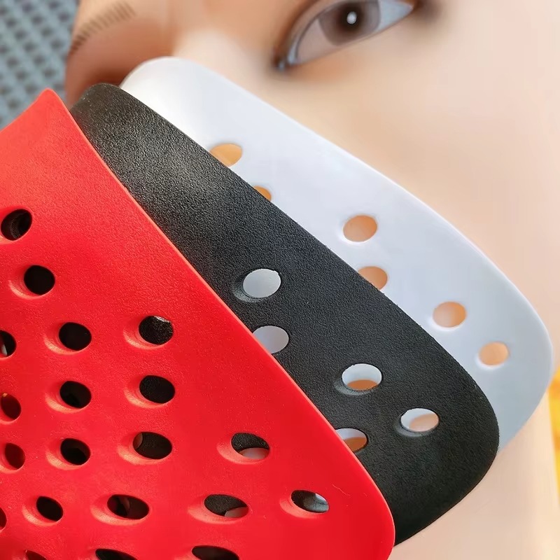 Silicone Mask Bracket - Maschera in Silicone Nero e Rosso,